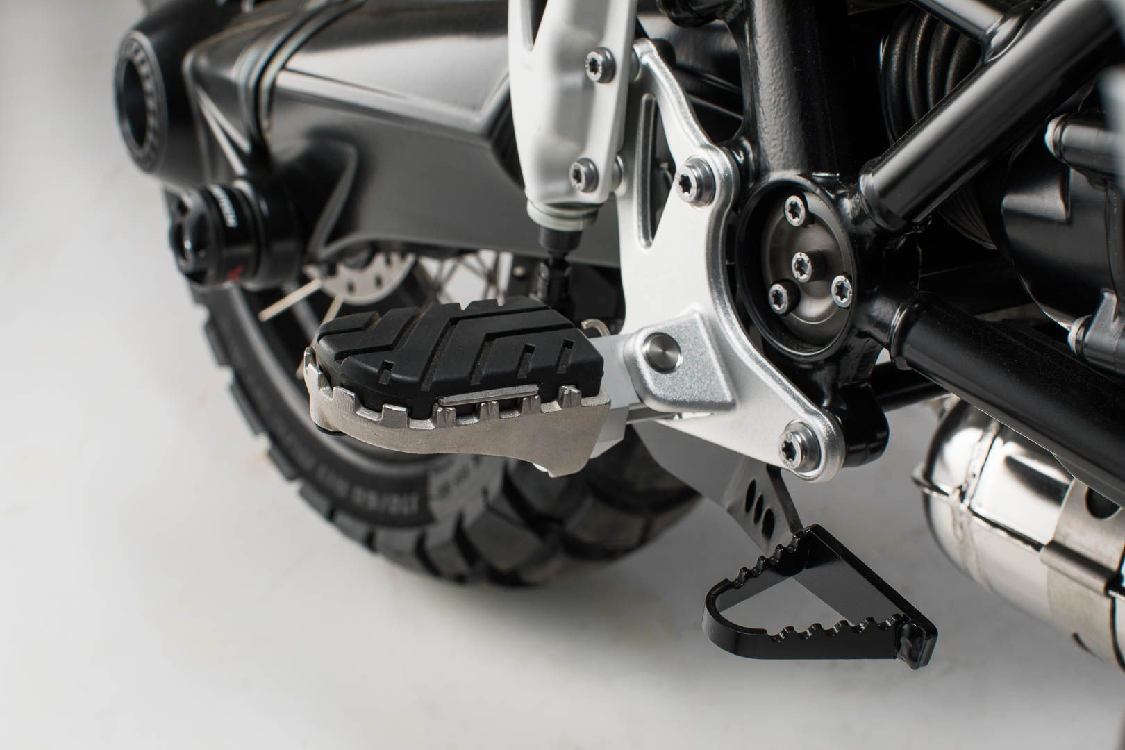 SW-Motech ION Fußrasten-Kit passt für BMW R nineT Scrambler(16-), R nineT GS(16-)