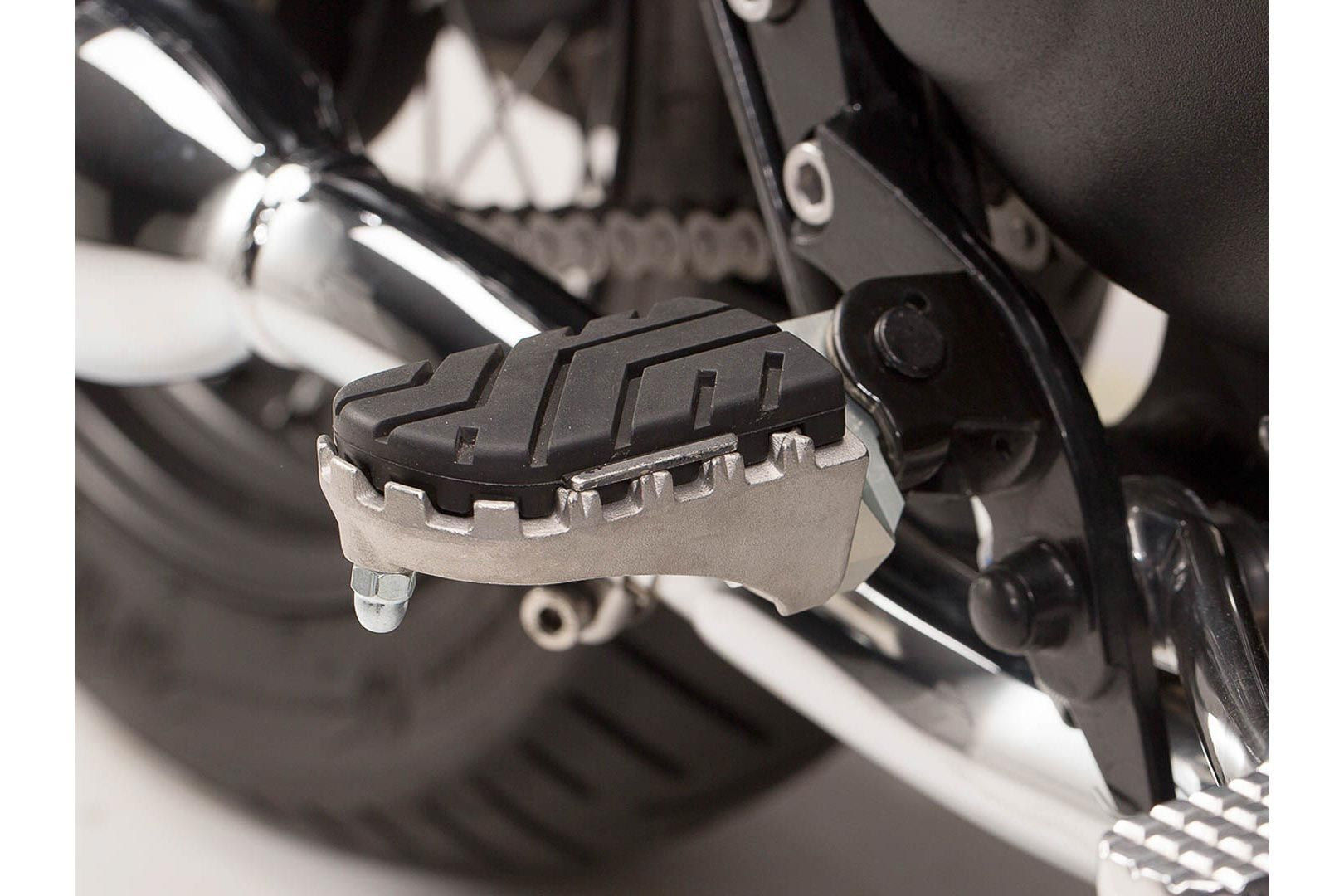 SW-Motech ION Fußrasten-Kit passt für Triumph Bonneville/T100(04-16), Scrambler(05-)