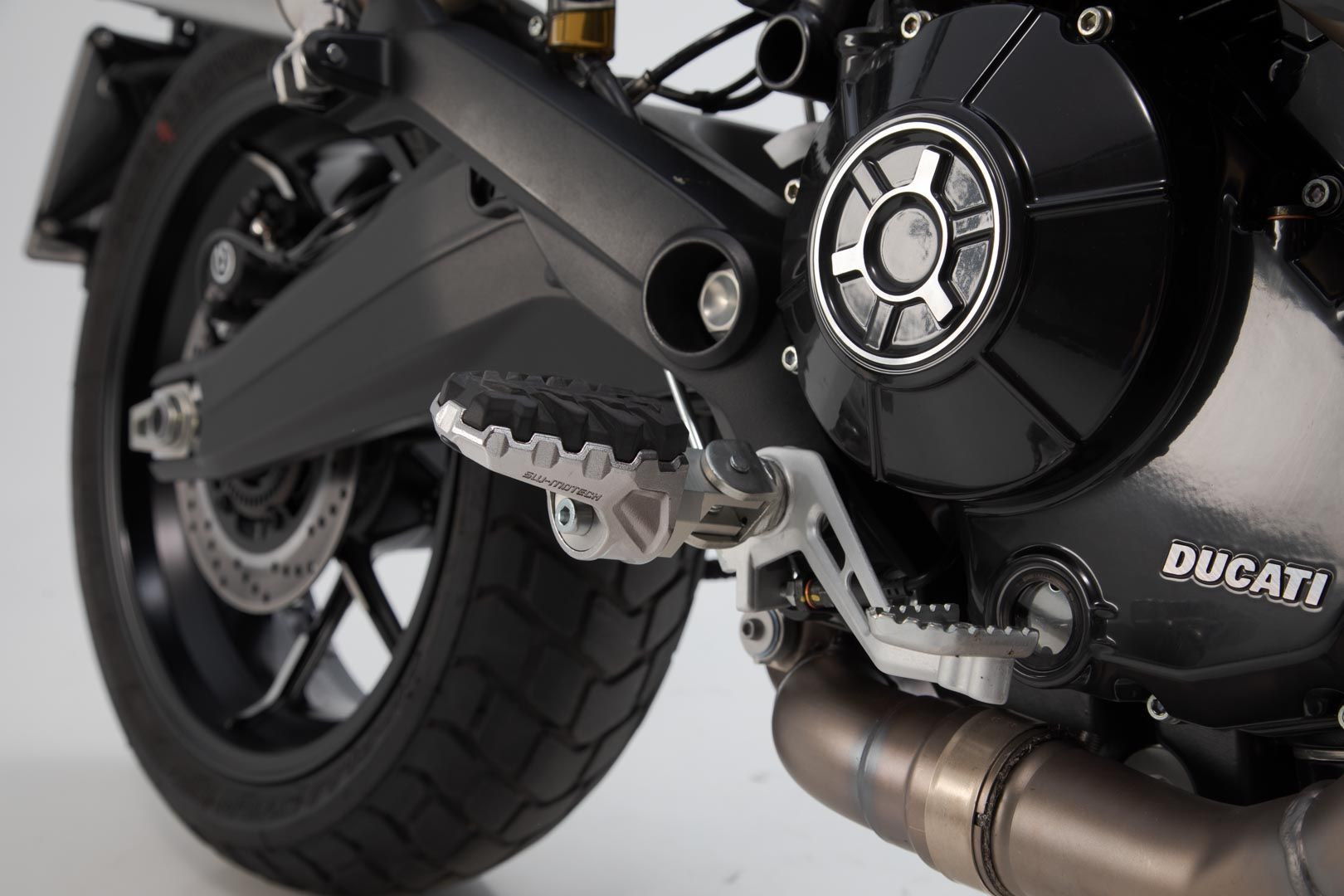 SW-Motech EVO Fußrasten-Kit passt für Ducati Modelle / Benelli TRK 502 X (18-) Kit