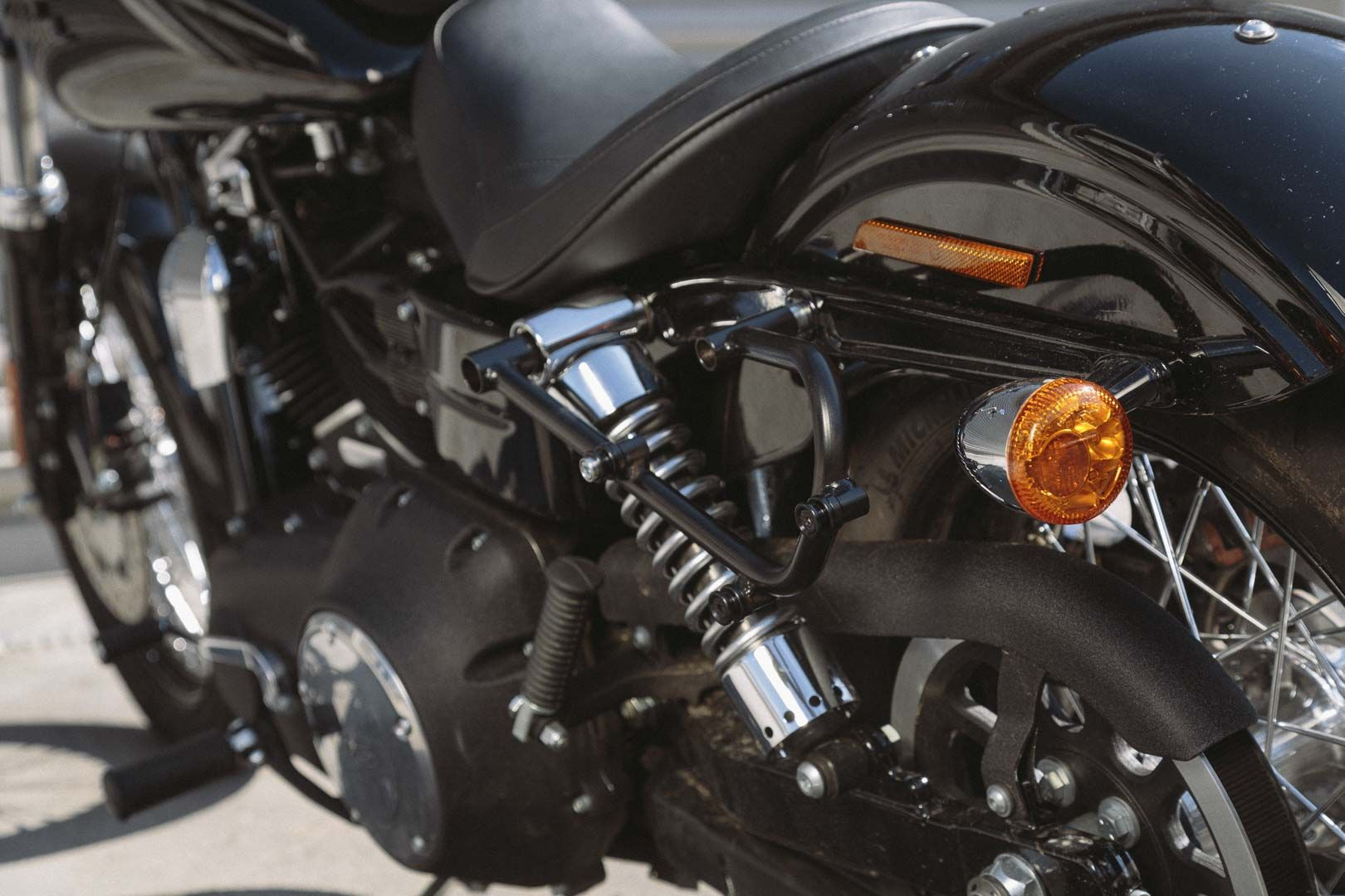 SW-Motech SLC Seitenträger links passt für Harley Dyna Modelle(09-17)
