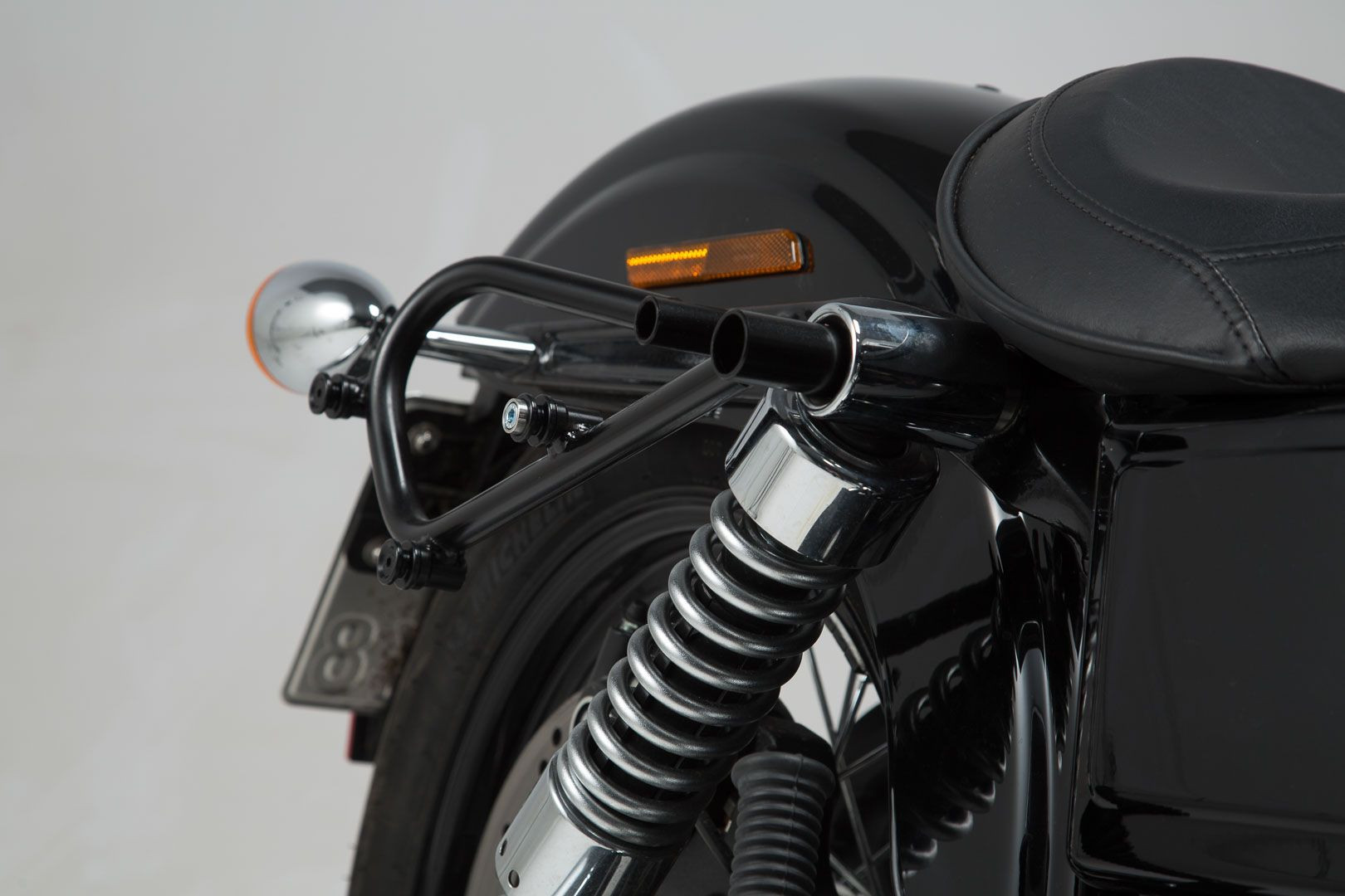 SW-Motech SLC Seitenträger rechts passt für Harley Dyna Modelle(09-17)