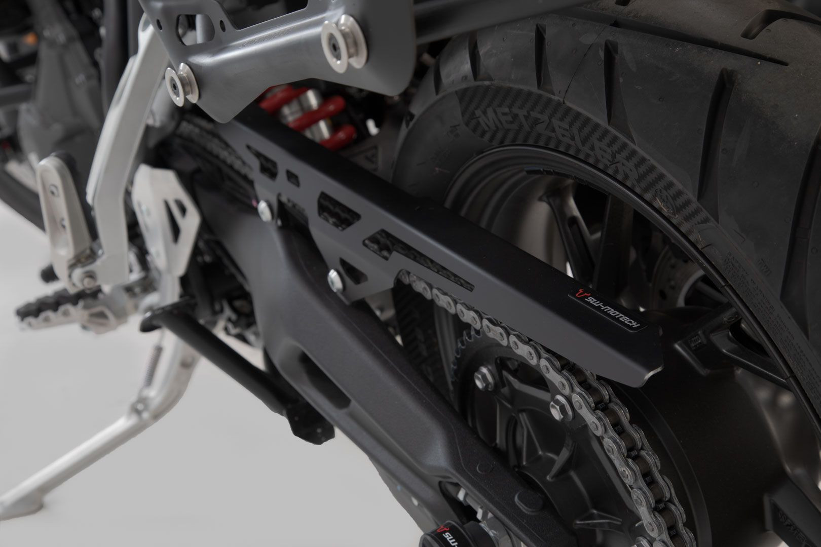 SW-Motech Kettenschutz Schwarz  passt für Triumph Tiger 900/GT/Rally/Pro