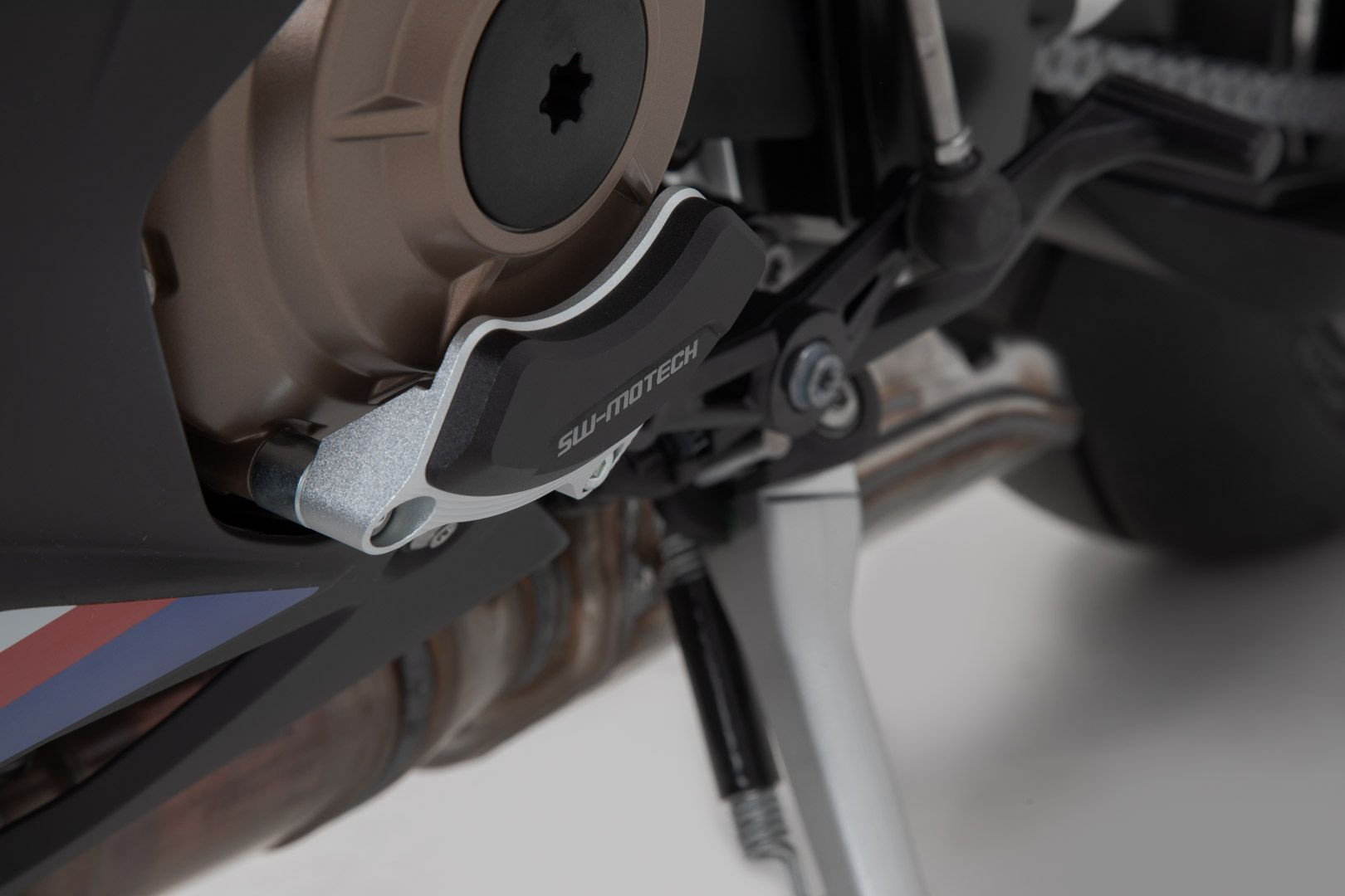 SW-Motech Motorgehäusedeckel-Schutz Schwarz/Silbern passt für BMW S1000RR(19-)/R(21-), M1000R(22-)