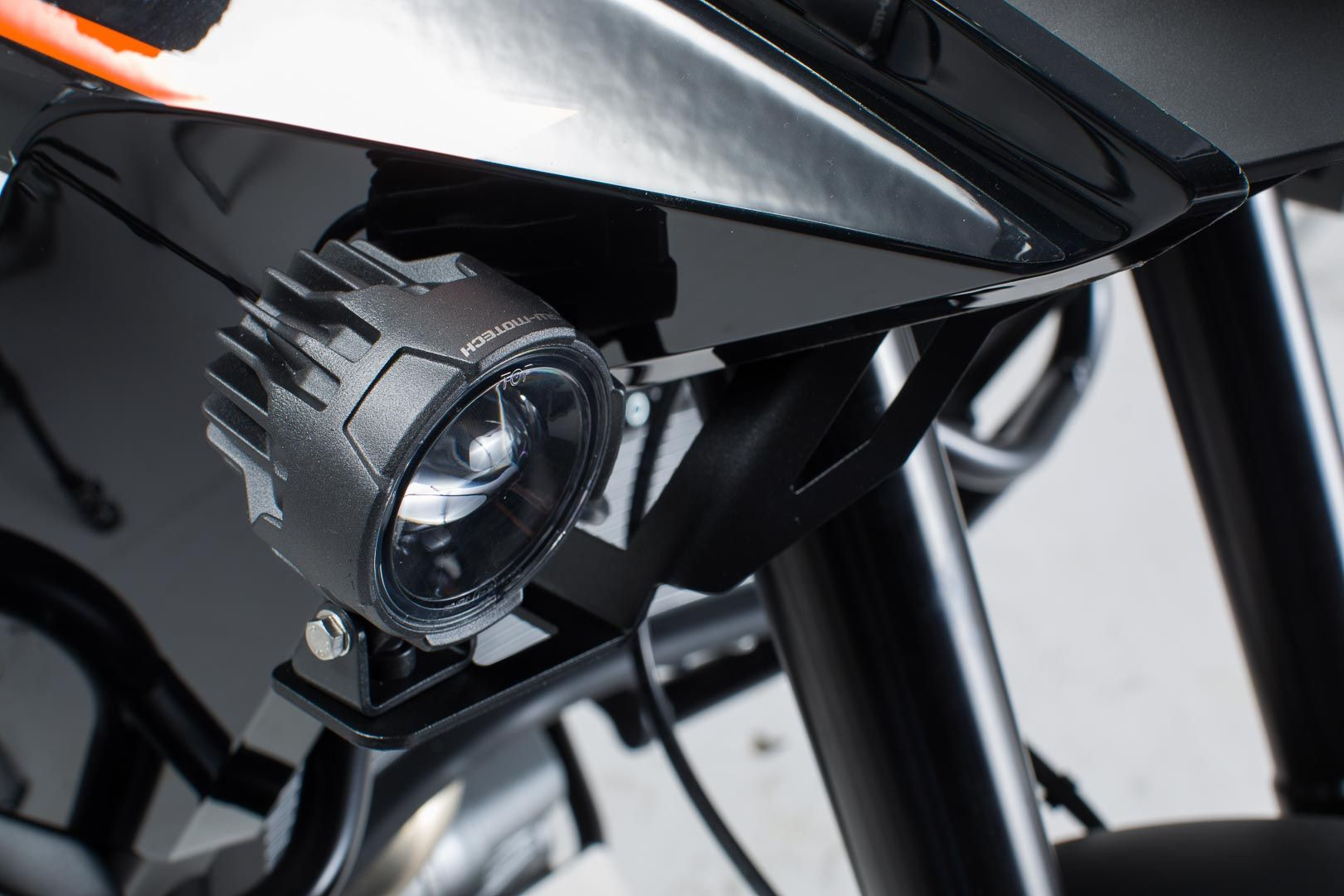 SW-Motech Scheinwerfer-Halter Schwarz passt für KTM 1050/1090 Adv, 1190 Adv/R