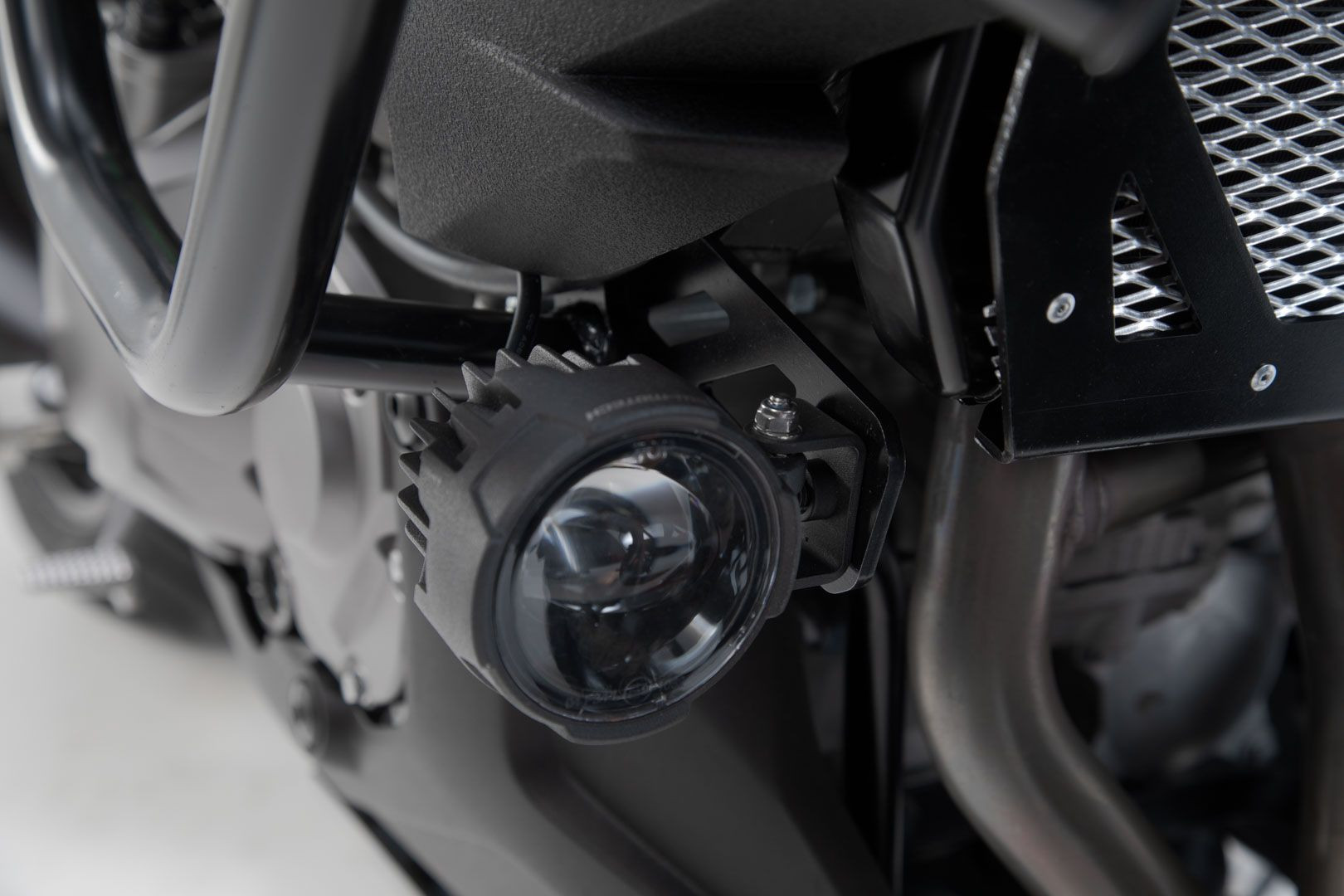 SW-Motech Scheinwerfer-Halter Schwarz passt für Kawasaki Versys 1000/GT/S(18-)