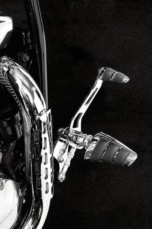 HIGHWAY HAWK Fußrastenanlage SMOOTH vorverlegt f. YAMAHA XVS1100 DRAG STAR /CASSIC (Stück)