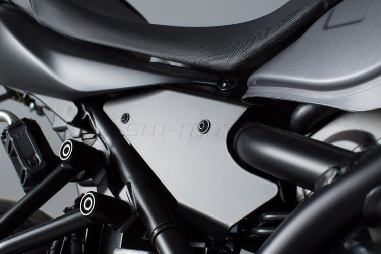 SW-MOTECH Rahmenabdeckung-Set Schwarz. Suzuki SV650 ABS (15-).