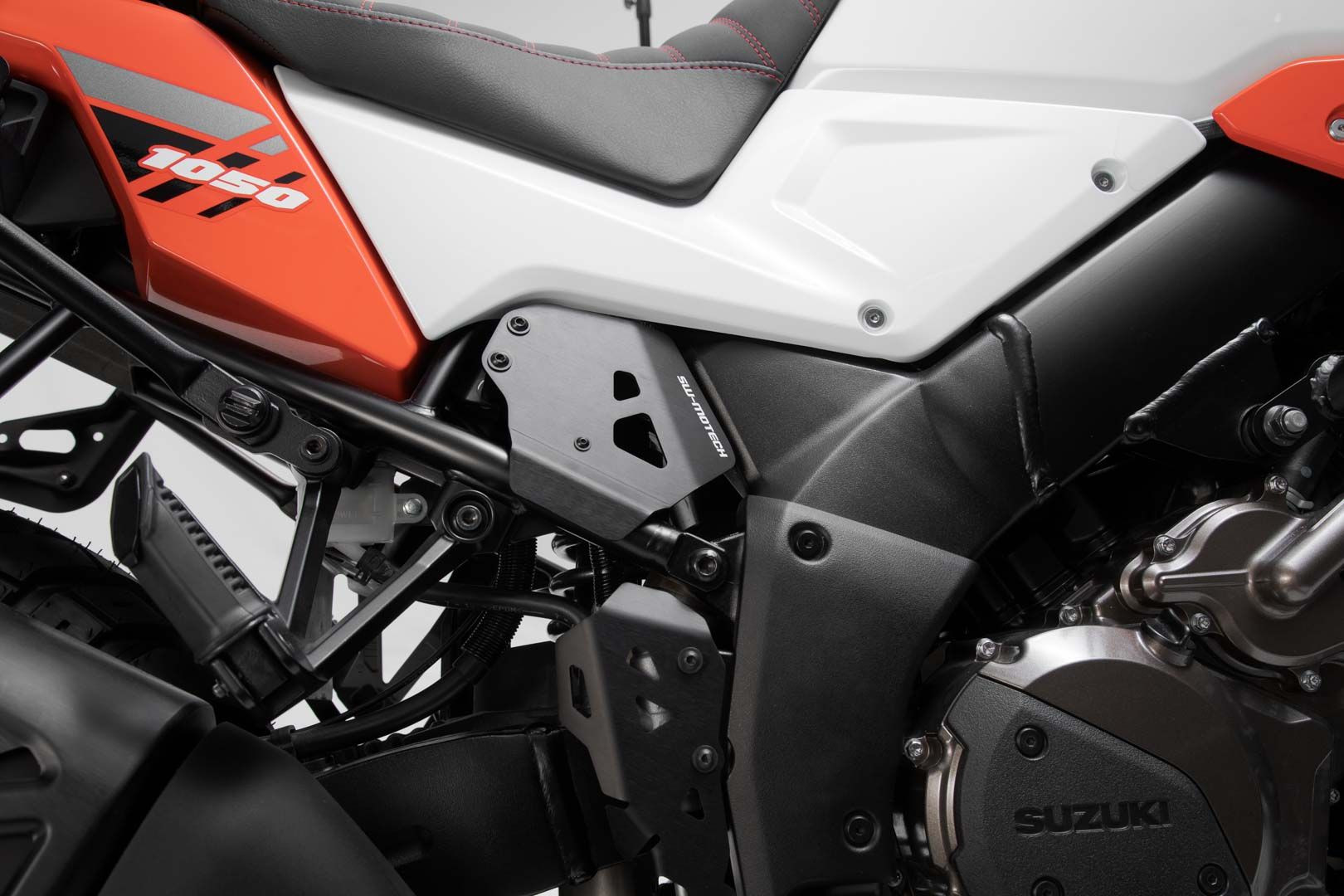 SW-Motech Seitenabdeckung rechts schwarz Suzuki V-Strom 1050(19-) St.