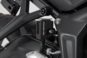 SW-Motech Bremsflüssigkeitsbehälter-Schutz Schwarz passt für Triumph Trident 660(21-)