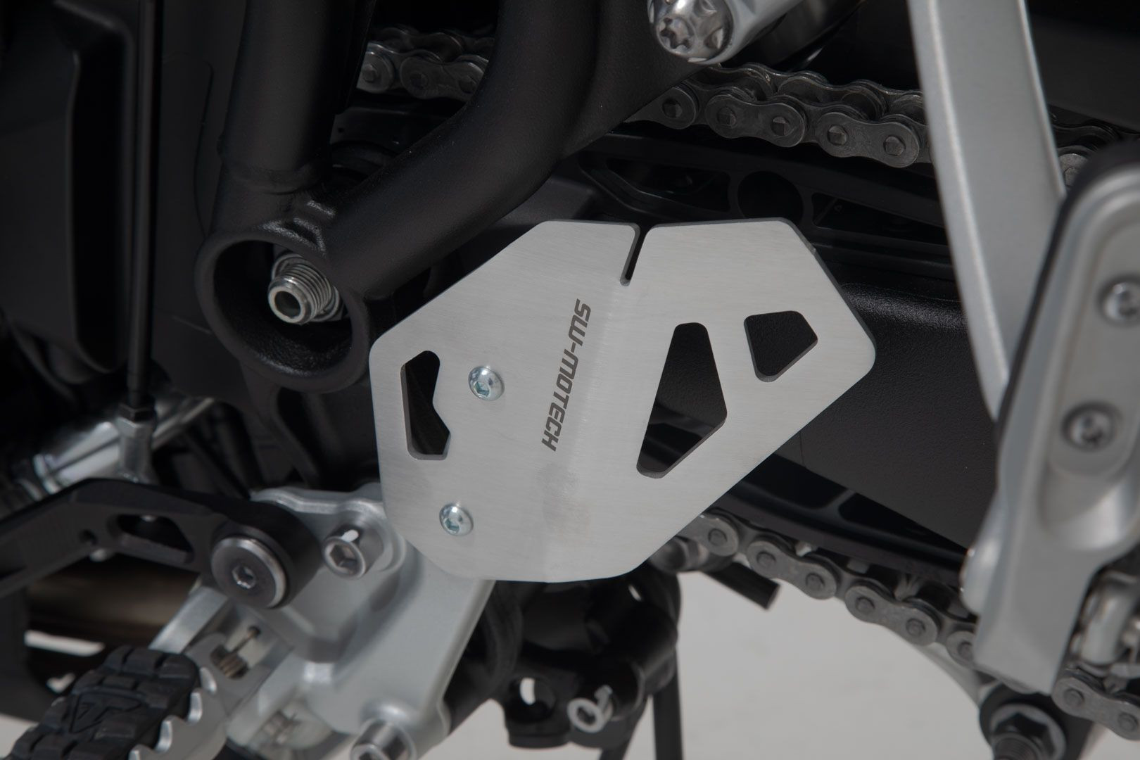 SW-Motech Fersenschutz links Silbern  passt für Triumph Tiger 900/GT/Rally/Pro(19-23)