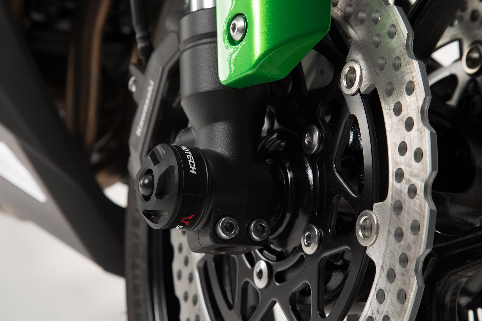 SW-Motech Sturzpad-Kit für Vorderachse passt für Schwarz Kawasaki Z1000SX, Ninja 1000SX Kit