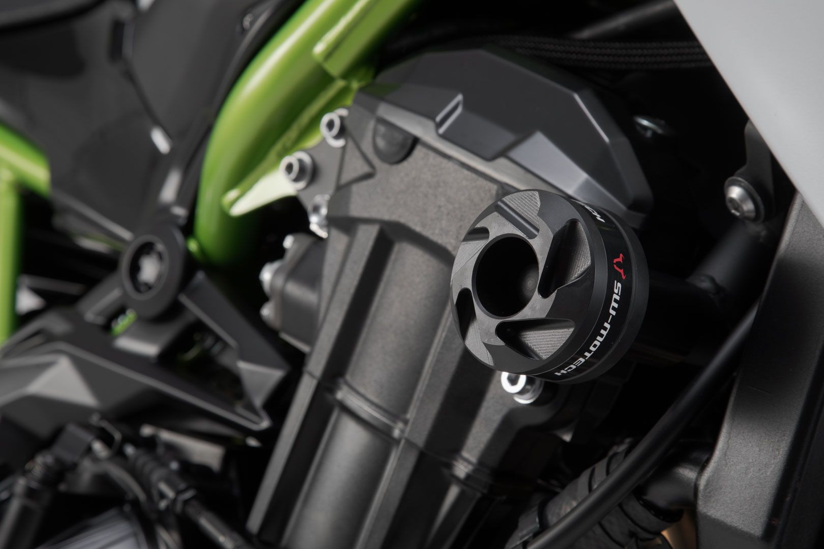 SW-Motech Sturzpad-Kit Schwarz passt für Kawasaki Z900-Modelle(16-)