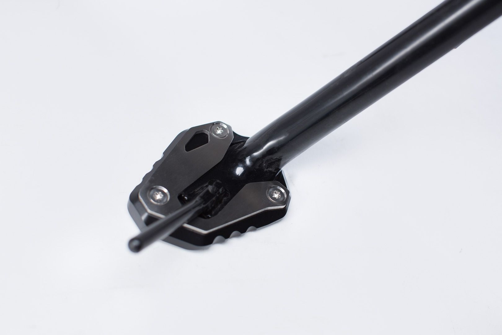 SW-Motech Seitenständerfuß-Verbreiterung Schwarz/silbern Yamaha MT-03(16-), Niken(18-) St.
