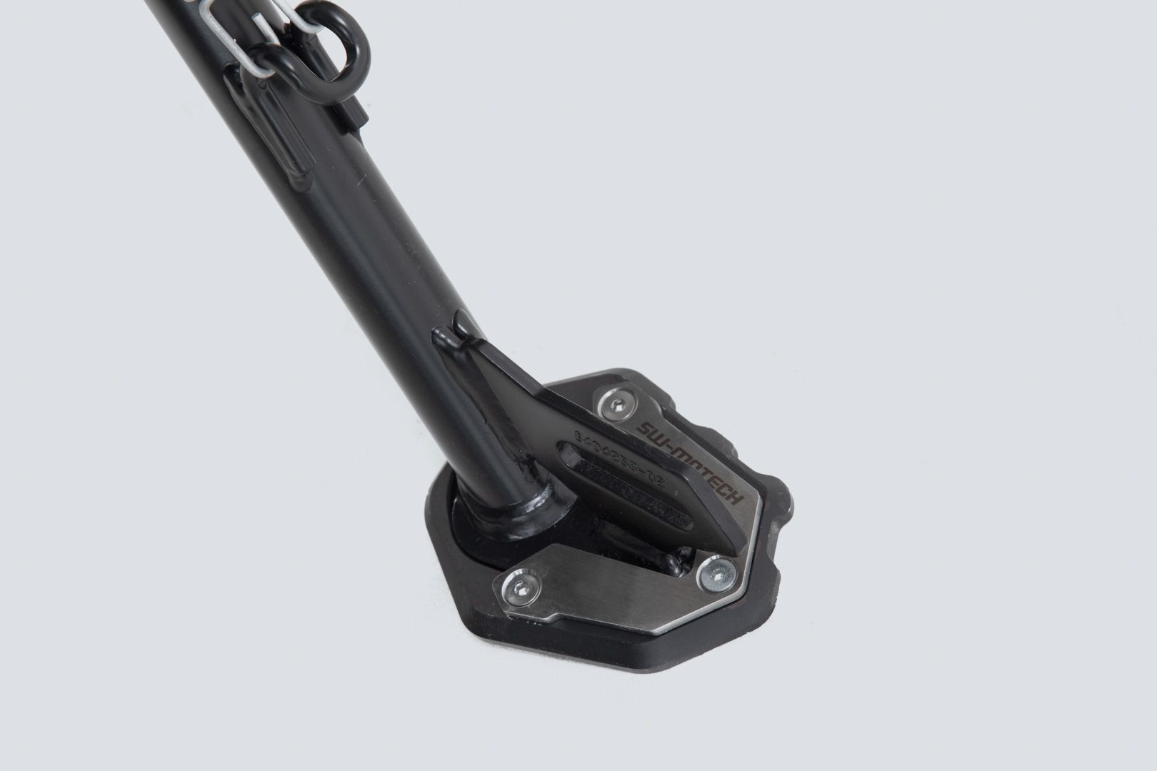 SW-Motech Seitenständerfuß-Verbreiterung Schwarz/Silbern passt für BMW F 900 R/XR(19-)