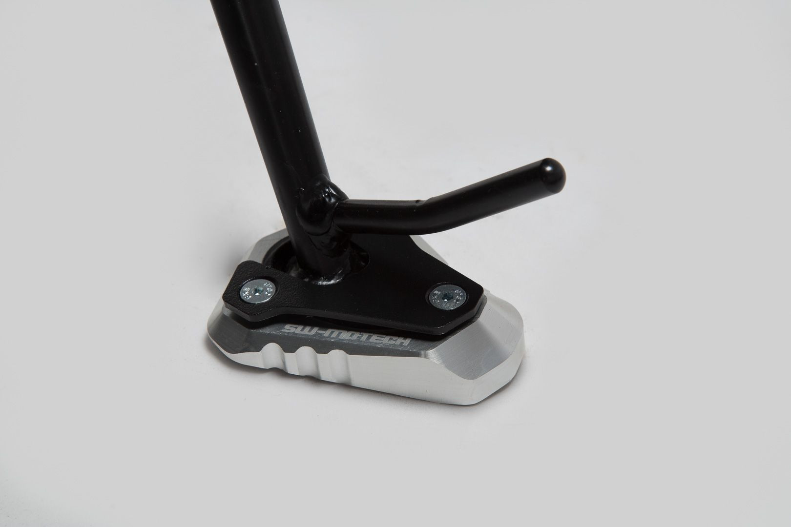 SW-Motech Seitenständerfuß-Verbreiterung Schwarz/Silbern passt für Kawasaki Modelle(11-)