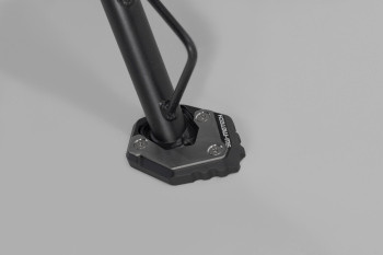 SW-Motech Seitenständerfuß-Verbreiterung Schwarz/Silbern passt für CFMOTO 800MT(21-)