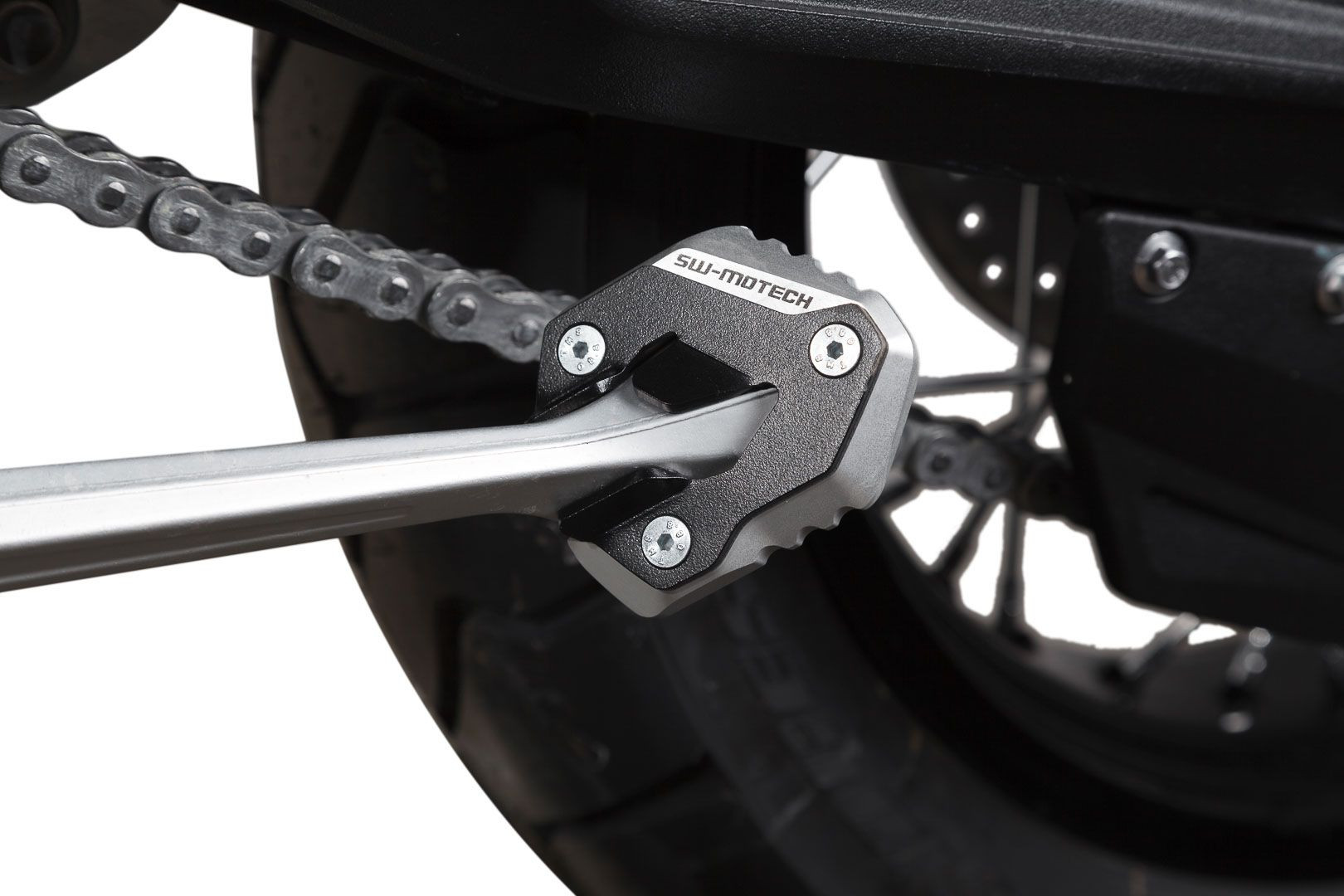 SW-Motech Seitenständerfuß-Verbreiterung Schwarz/Silbern  passt für Triumph Tiger 800 Modelle(10-17)