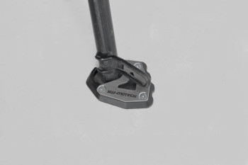 SW-Motech Seitenständerfuß-Verbreiterung Schwarz/Silbern passt für Triumph Trident 660(21-)